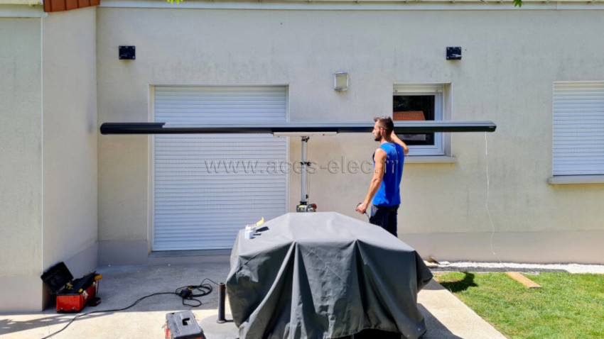Revendeur de Store banne electrique Eurocom store & Marquise pour se protéger du soleil