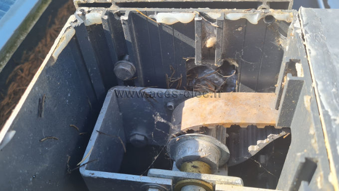 Courroie de pergola bioclimatique cassée