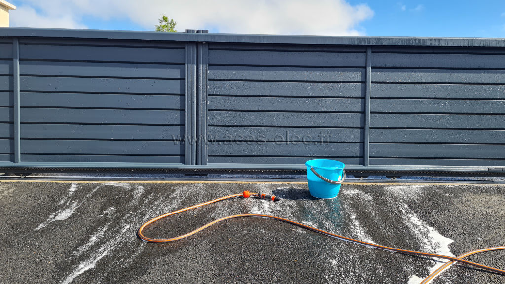 Lavage du portail à la main