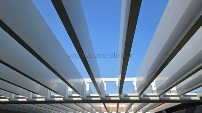 Lames d'une pergola lisu des temps