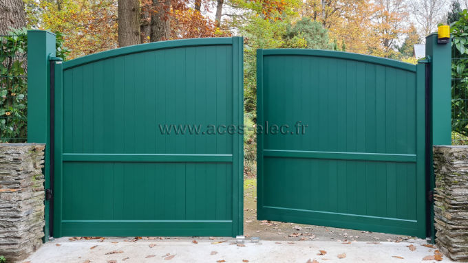 Portail alu battant vert