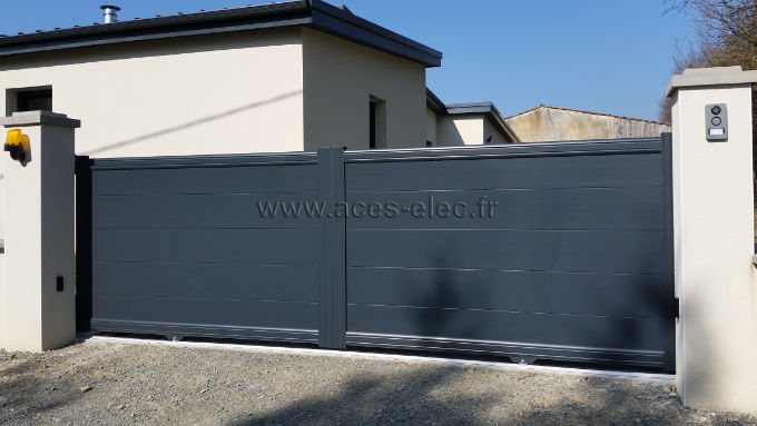 pose Portail coulissant 4m alu contemporain ral 7016 sablé à Cerizay