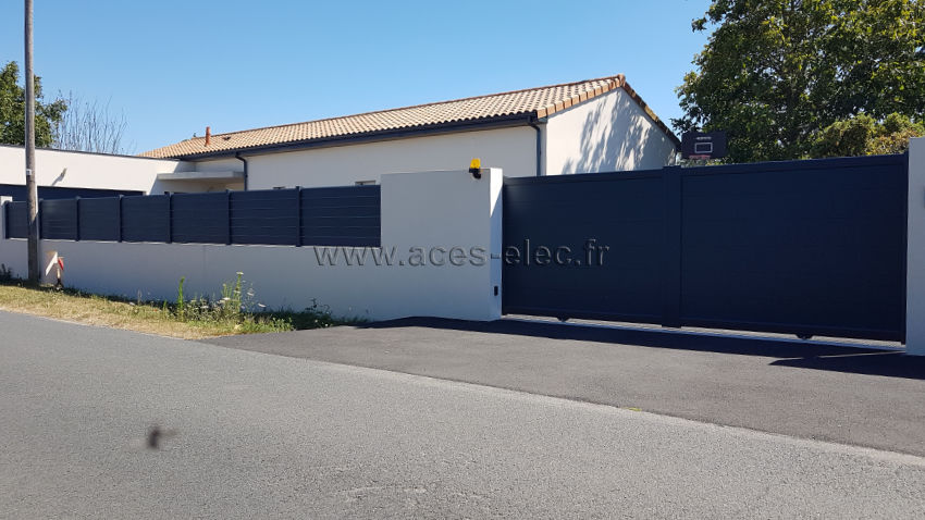 Portail coulissant motorisé à Saint pierre des échaubrognes