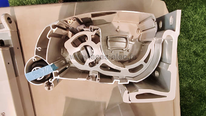 Vue en coupe d'un store banne topline cassette