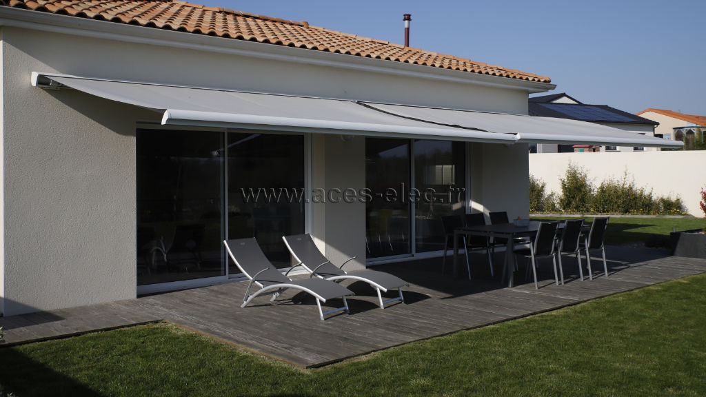 Store banne enroulable avec coffre extérieur en alu