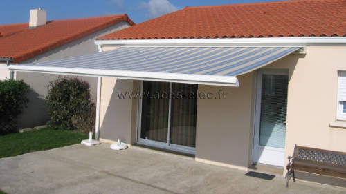 Store banne cassette à Maulevrier