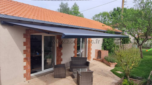 Store banne cassette gris 7016 à Cholet