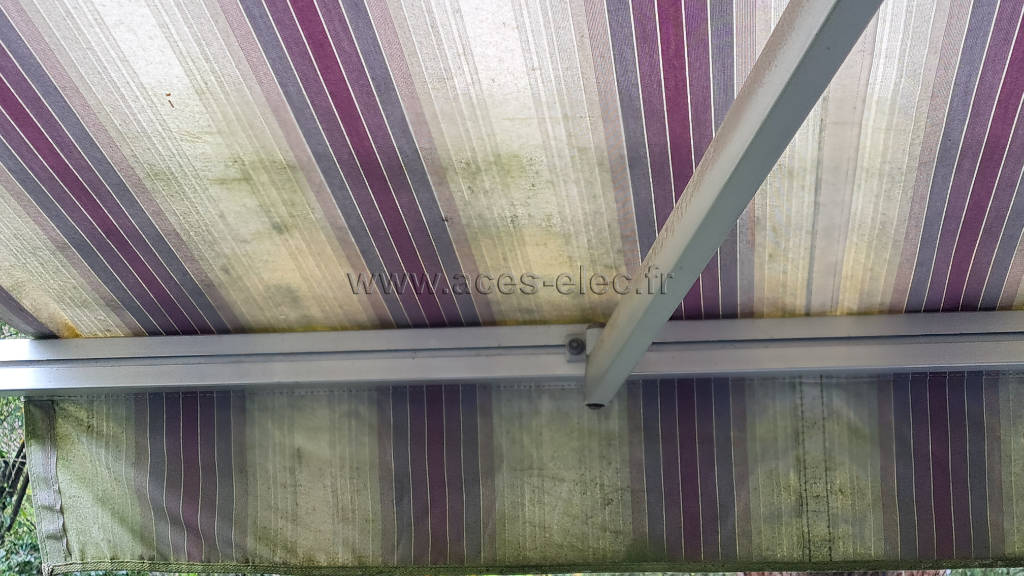 Toile de store banne très sale