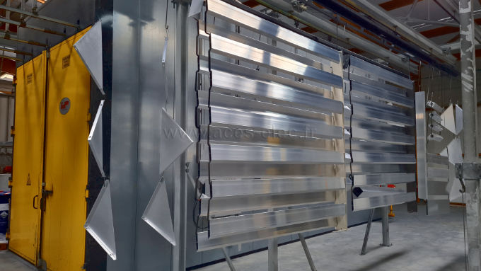 cloture et portail en aluminium brut avant le passage en peinture